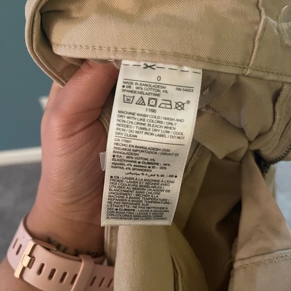 Women’s Old Navy Pixie style Ankle Pants - Picture 2 of 4